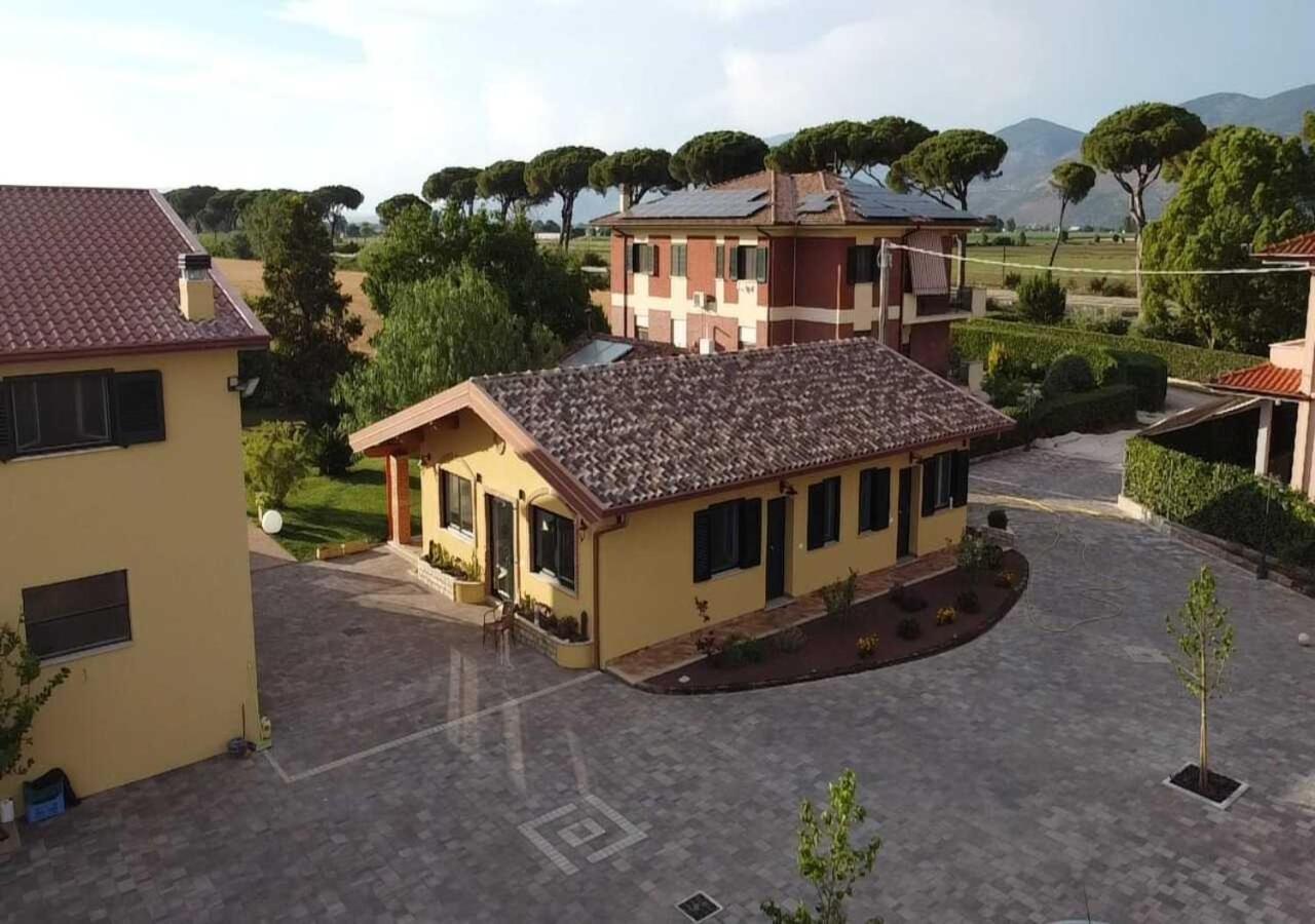 לטינה Agriturismo Casa Chiara מראה חיצוני תמונה