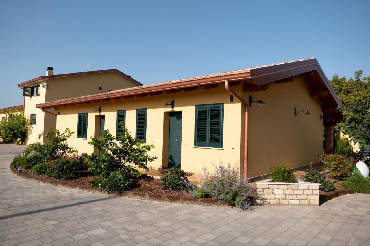 לטינה Agriturismo Casa Chiara מראה חיצוני תמונה