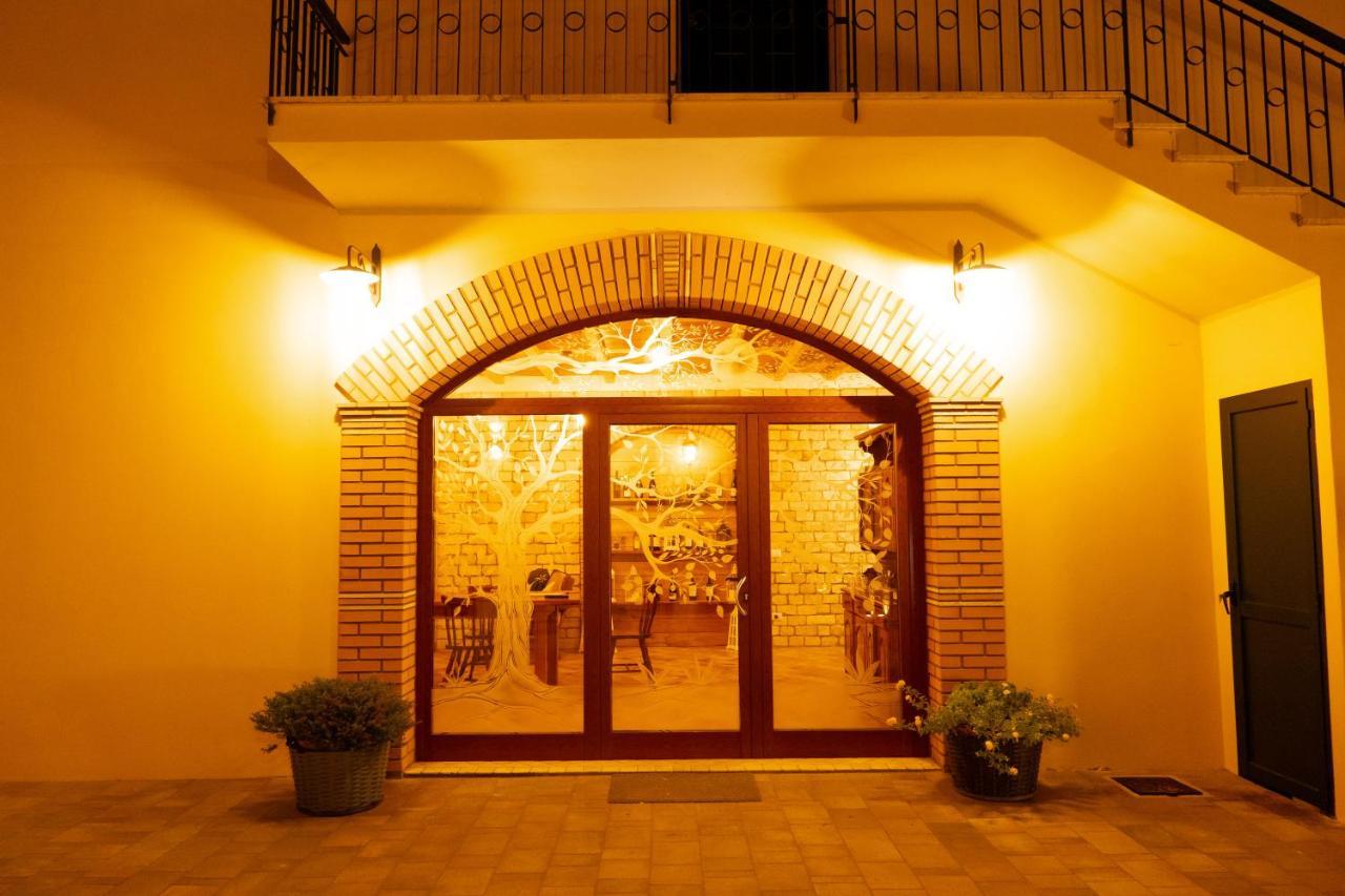 לטינה Agriturismo Casa Chiara מראה חיצוני תמונה