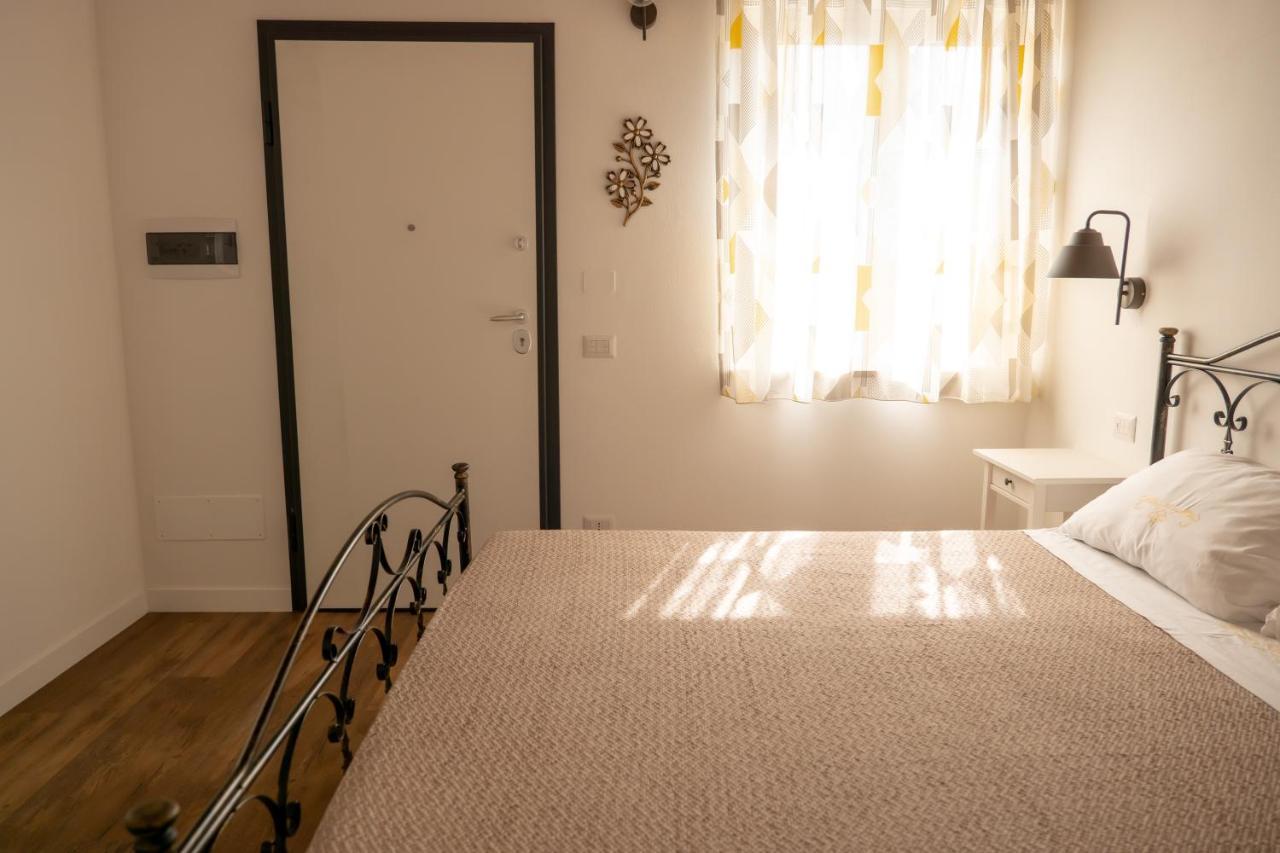 לטינה Agriturismo Casa Chiara מראה חיצוני תמונה