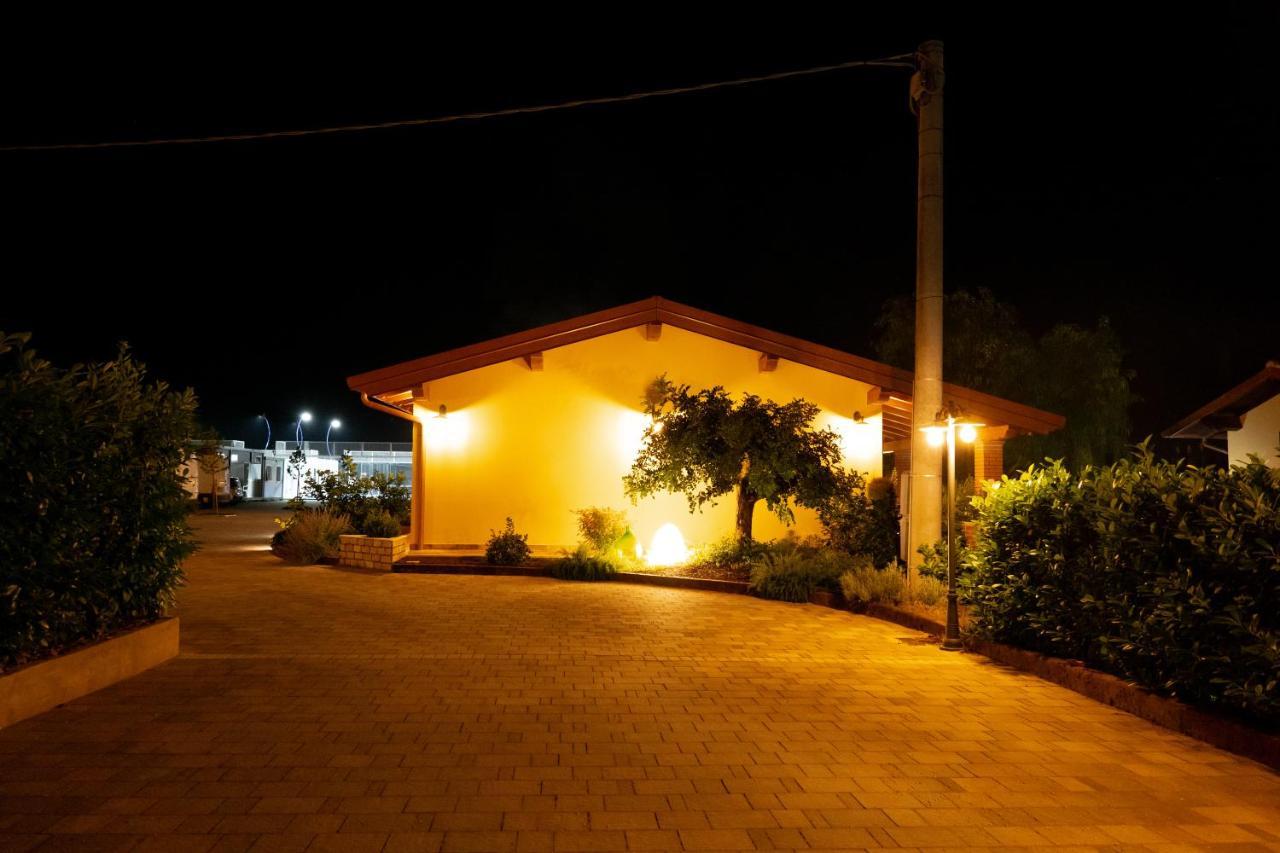 הוילה לטינה Agriturismo Casa Chiara מראה חיצוני תמונה