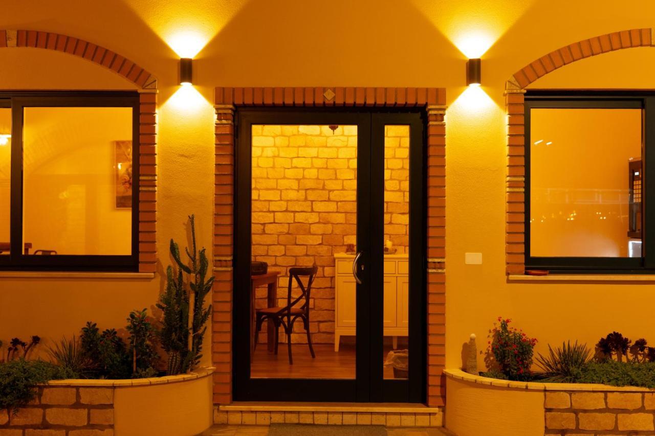 לטינה Agriturismo Casa Chiara מראה חיצוני תמונה