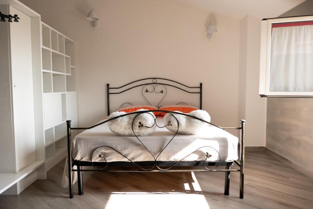 לטינה Agriturismo Casa Chiara מראה חיצוני תמונה