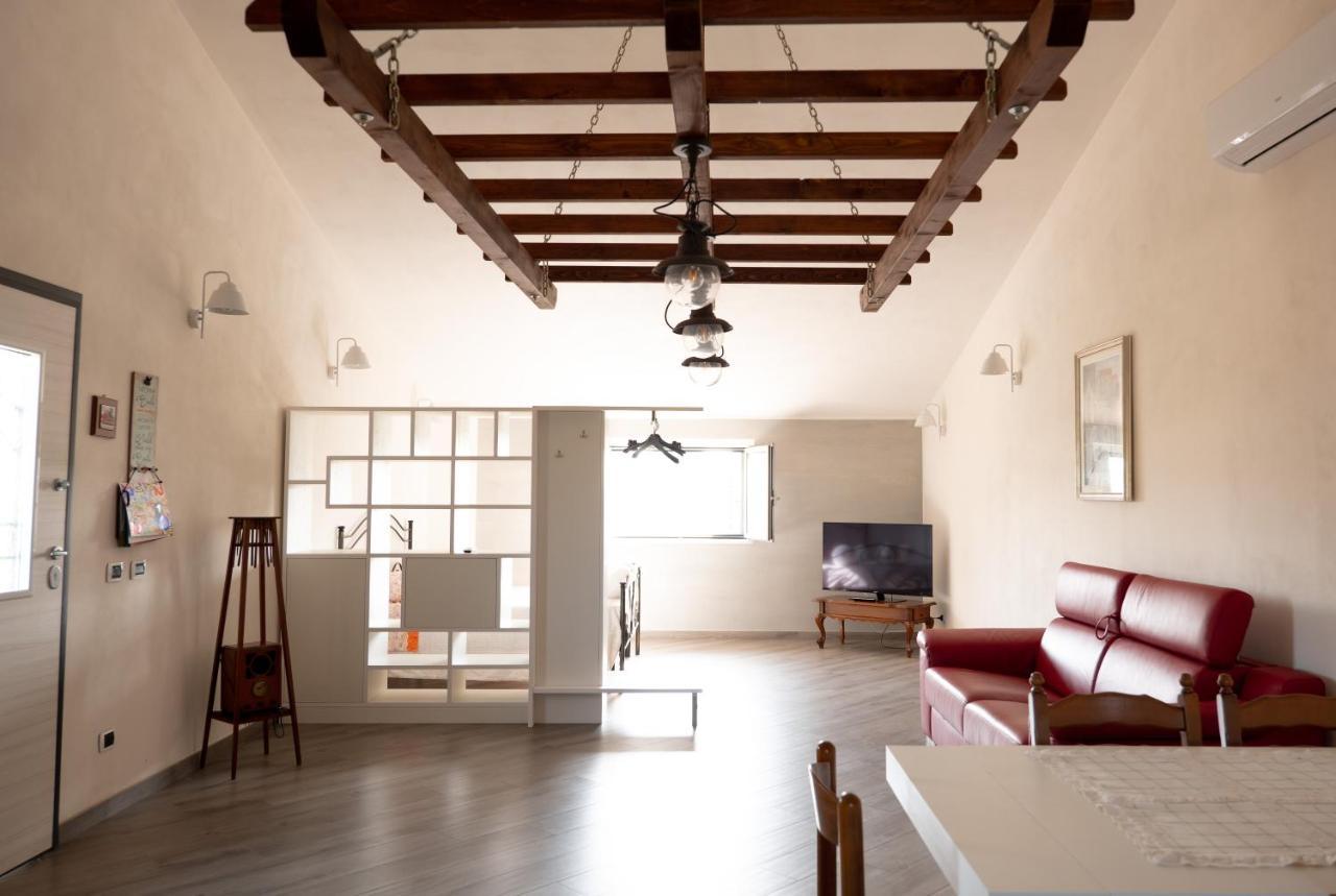 לטינה Agriturismo Casa Chiara מראה חיצוני תמונה