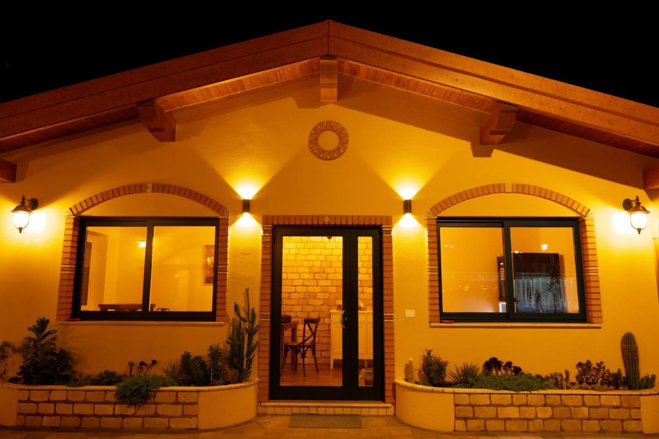 לטינה Agriturismo Casa Chiara מראה חיצוני תמונה