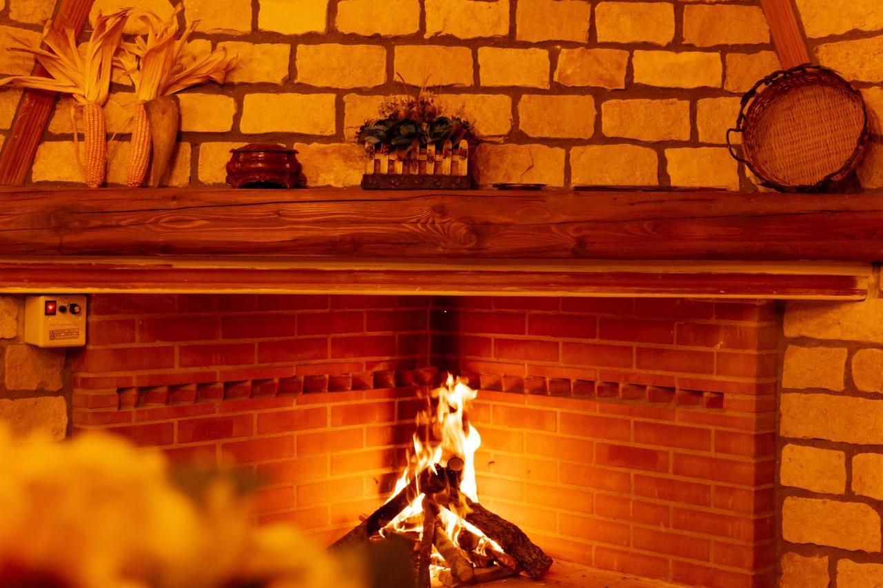 לטינה Agriturismo Casa Chiara מראה חיצוני תמונה