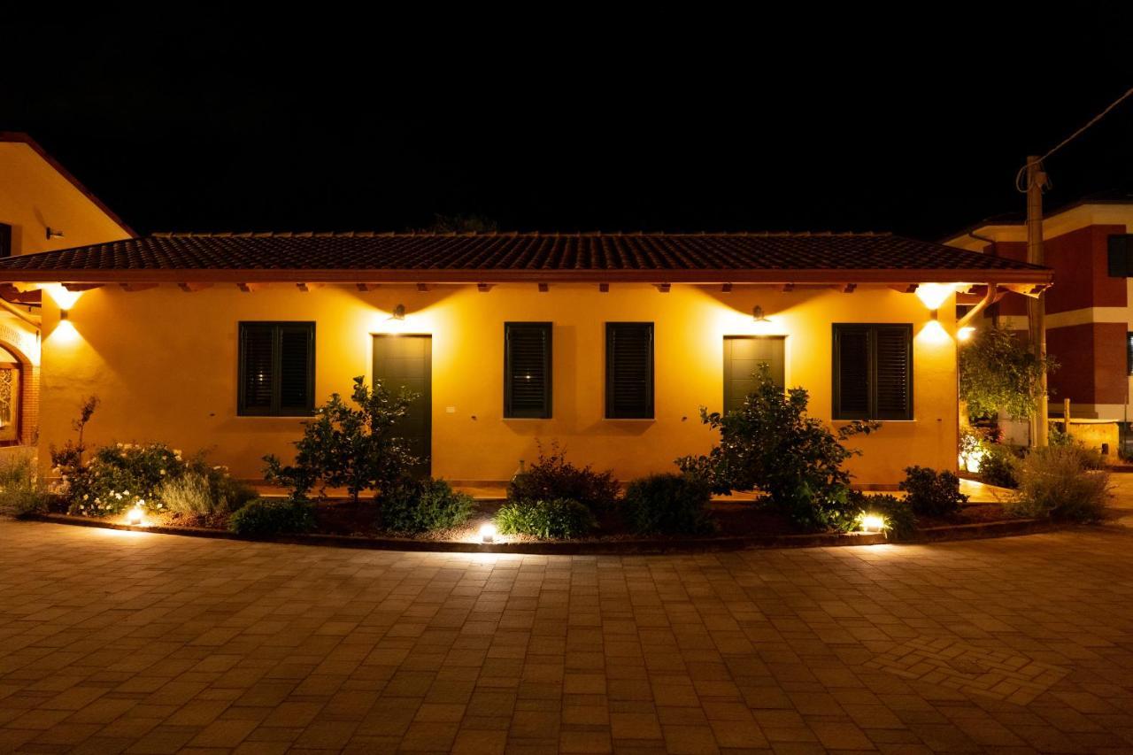 הוילה לטינה Agriturismo Casa Chiara מראה חיצוני תמונה