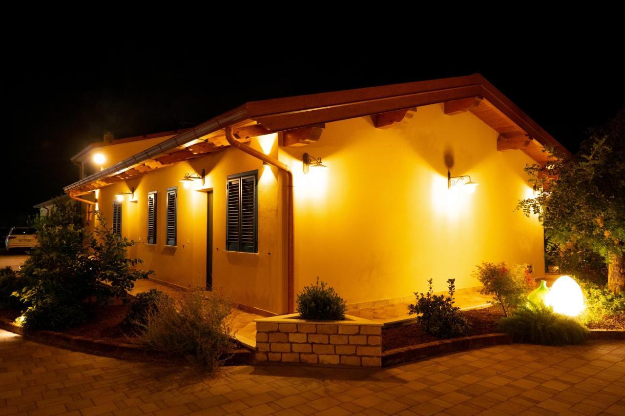 לטינה Agriturismo Casa Chiara מראה חיצוני תמונה