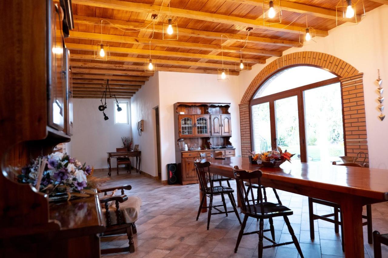 הוילה לטינה Agriturismo Casa Chiara מראה חיצוני תמונה